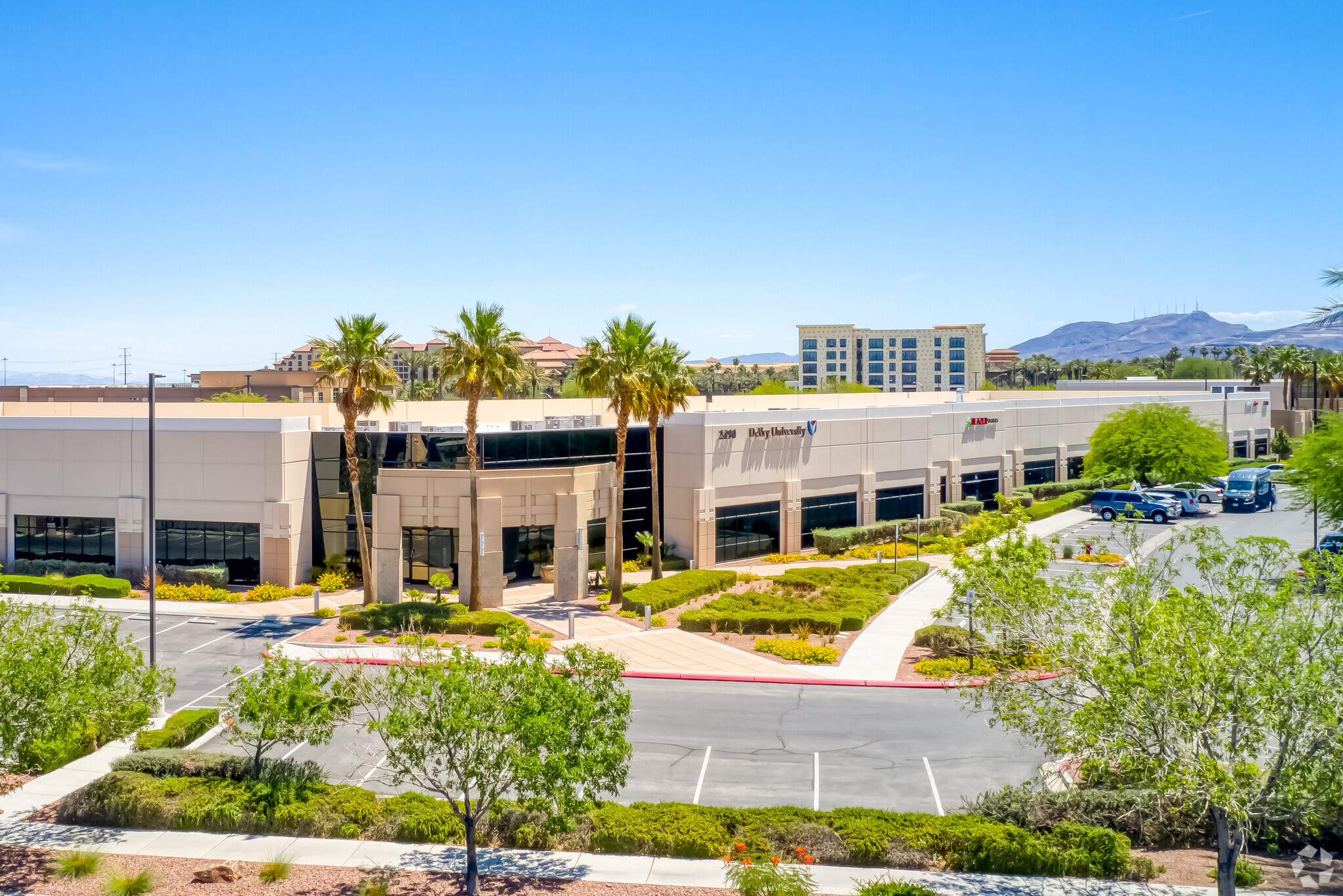 2490 Paseo Verde Pky, Henderson, NV à louer Photo de l’immeuble– Image 1 sur 8