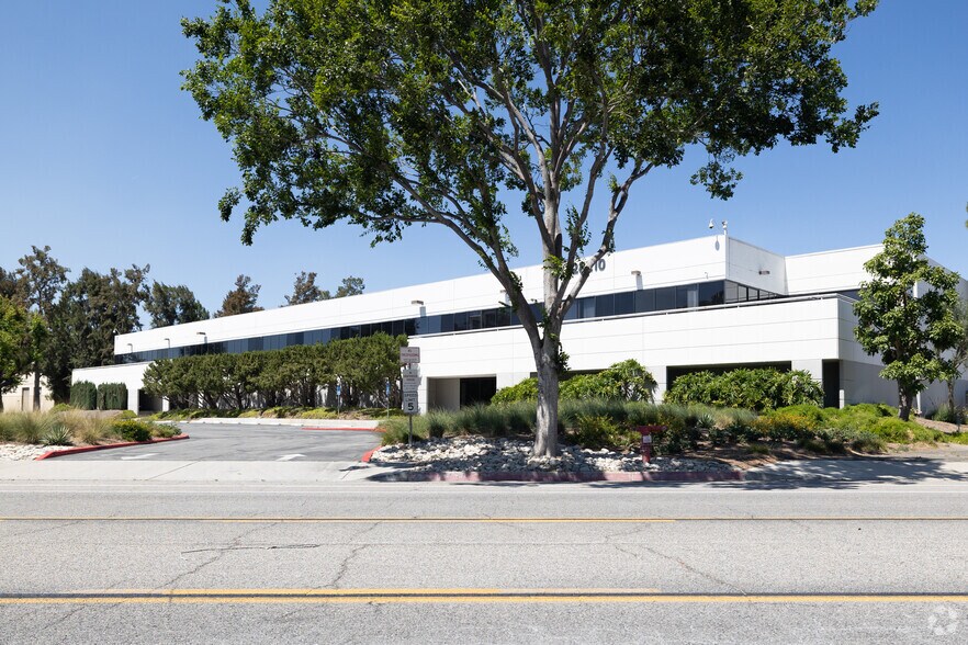 28210 Avenue Stanford, Valencia, CA à vendre - Photo principale – Image 1 sur 10