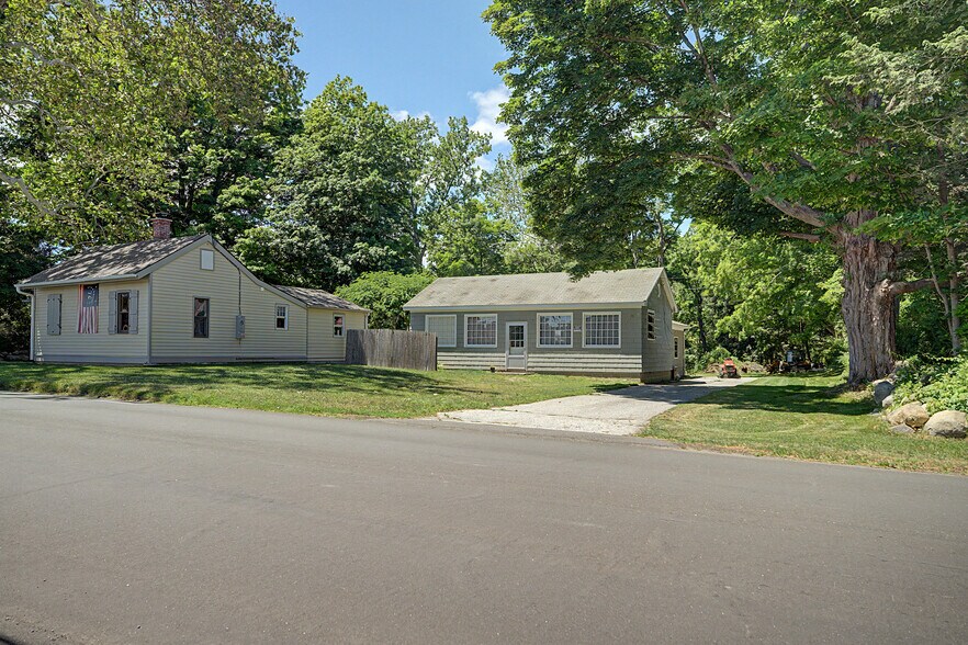 16 Old New Milford Rd, Brookfield, CT à vendre - Photo principale – Image 1 sur 18