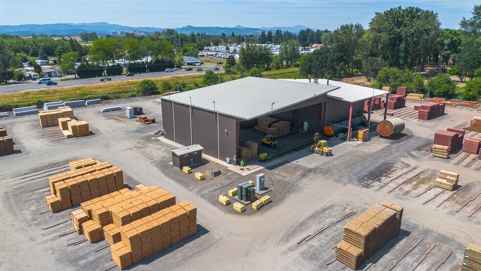 18 Year Absolute Net Lease - IND & IOS portefeuille de 2 biens à vendre sur LoopNet.fr - Photo de l’immeuble – Image 2 sur 17
