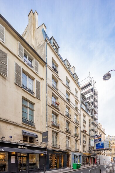 Rue Du Dragon, Paris à louer - Photo de l’immeuble – Image 2 sur 4