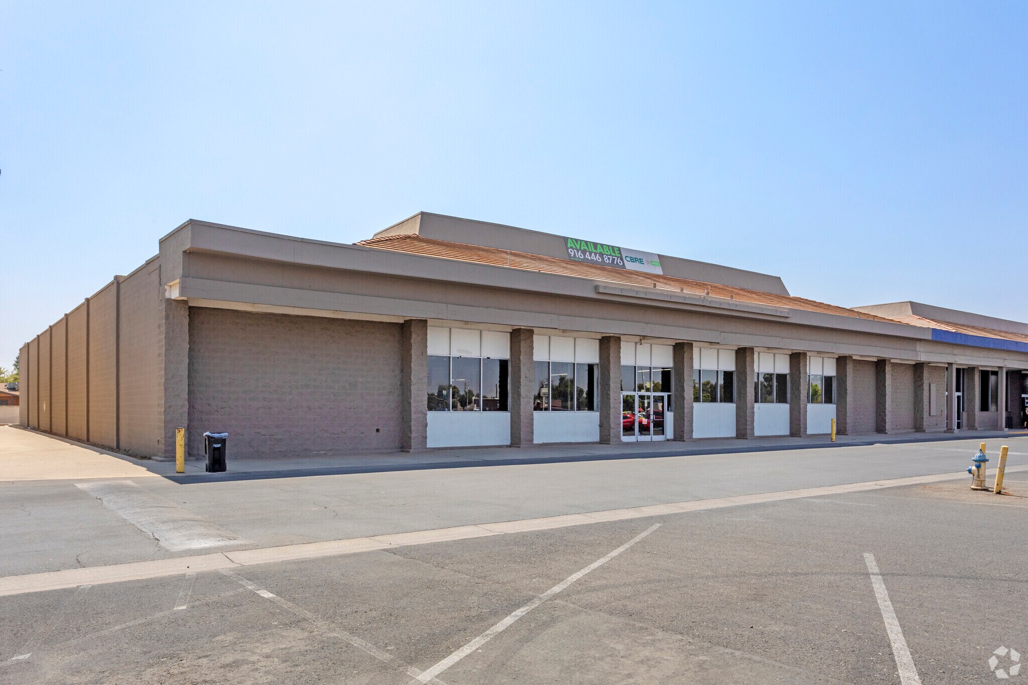 885 W Henderson Ave, Porterville, CA à louer Photo principale– Image 1 sur 6