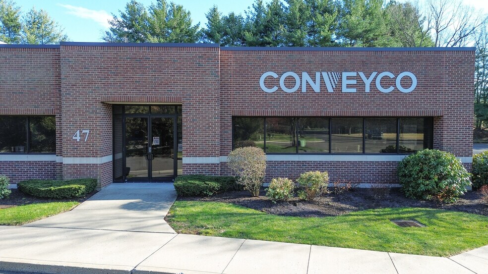 47 Commerce Dr, Bristol, CT à vendre - Photo de l’immeuble – Image 2 sur 19