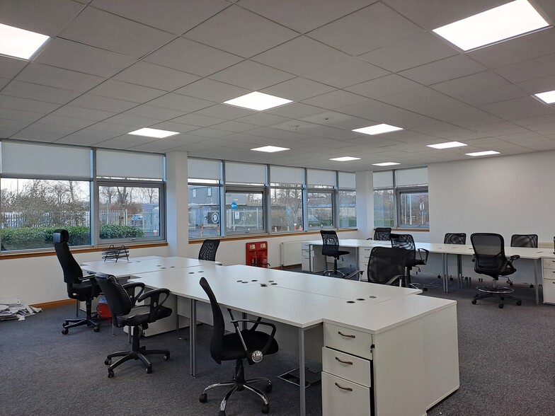 300 Springhill Pky, Baillieston à louer - Photo de l’immeuble – Image 3 sur 14