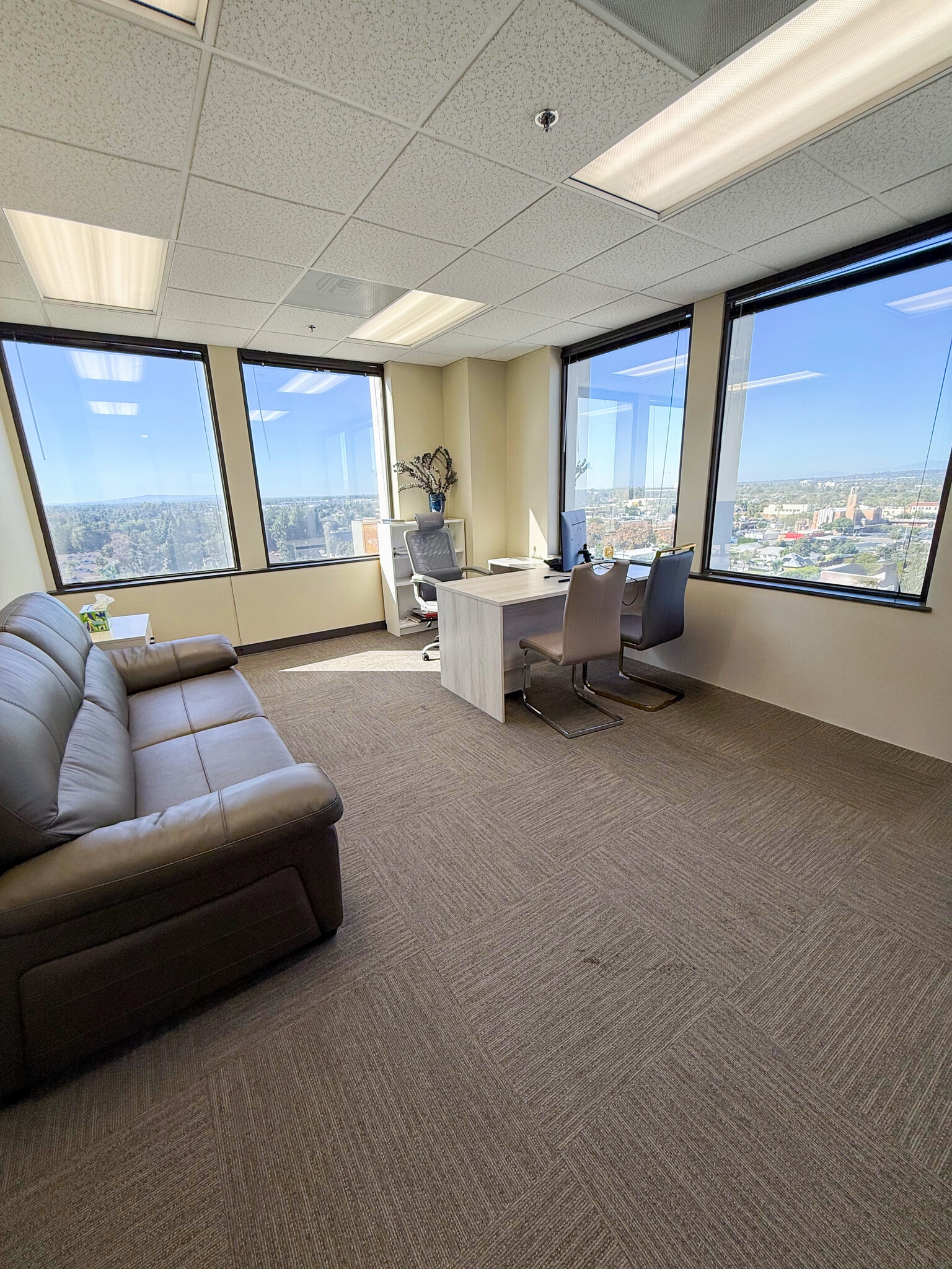 300 S Harbor Blvd, Anaheim, CA à louer Photo intérieure– Image 1 sur 8