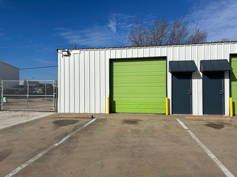 5051 David Strickland Rd, Fort Worth, TX à louer - Photo de l’immeuble – Image 2 sur 8