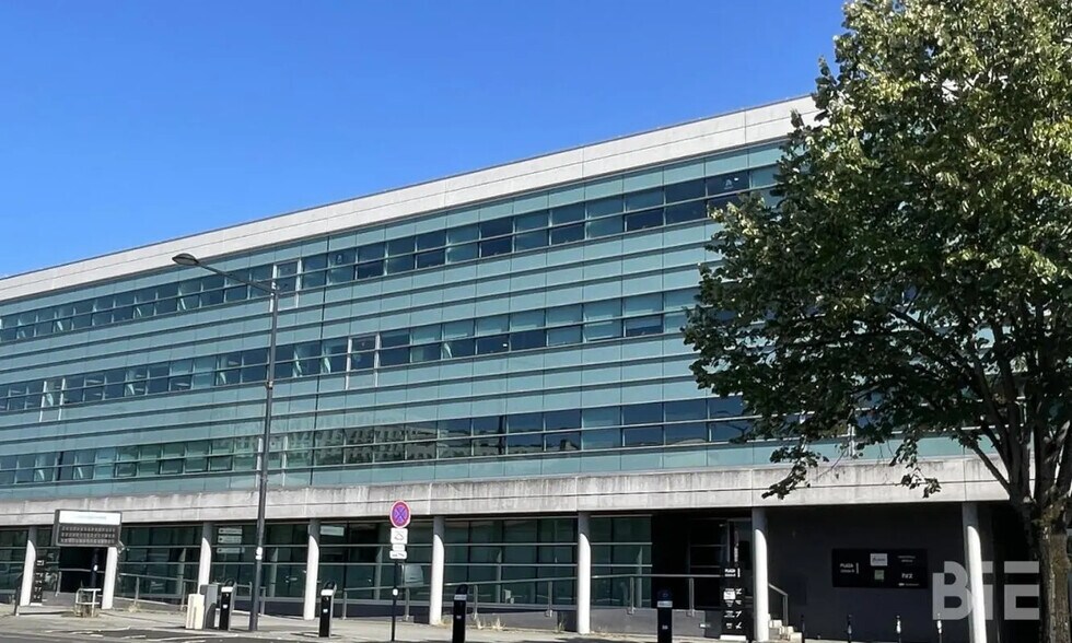 Bureau dans Bordeaux à louer - Photo de l’immeuble – Image 1 sur 17
