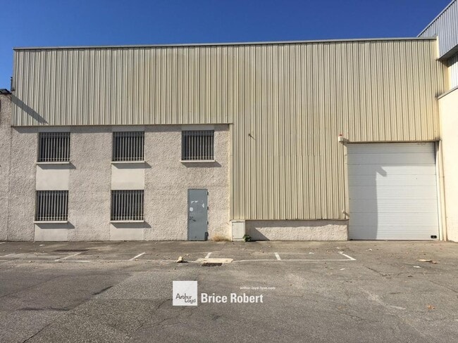Plus de détails pour 200 Rue Léon Blum, Villeurbanne - Local d'activités à louer