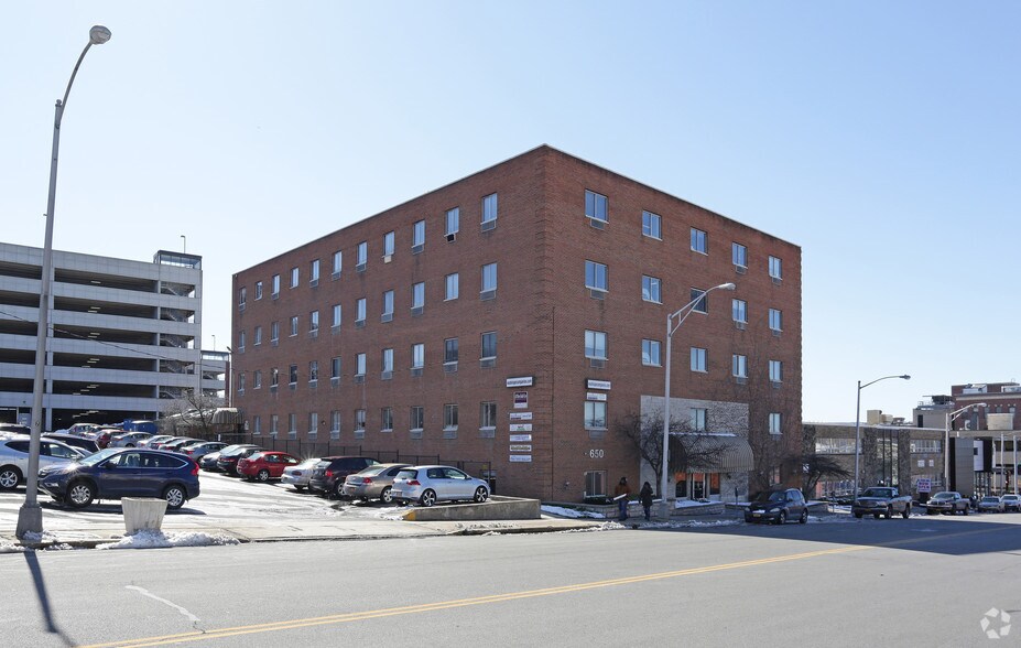650 Franklin St, Schenectady, NY à louer - Photo de l’immeuble – Image 3 sur 6