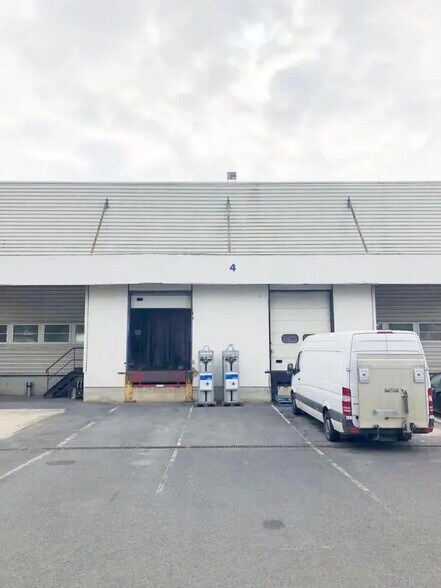 Industriel/Logistique dans Villeron à louer - Photo de l’immeuble – Image 1 sur 4