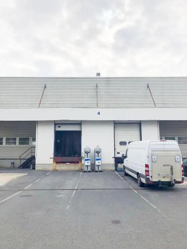 Industriel/Logistique dans Villeron à louer Photo de l’immeuble– Image 1 sur 5