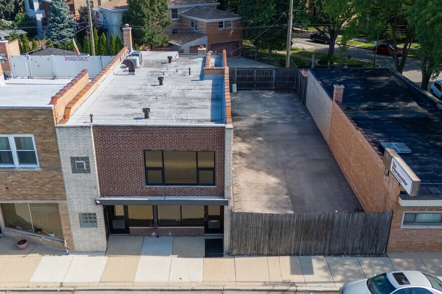 6135 N Elston Ave, Chicago, IL à vendre - Photo de l’immeuble – Image 3 sur 41