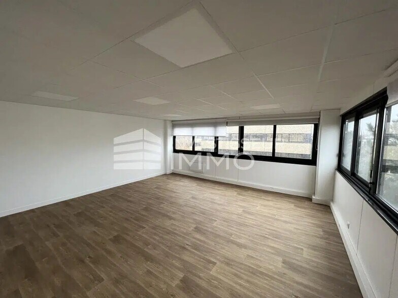 Bureau dans Antony à vendre - Photo de l’immeuble – Image 2 sur 8