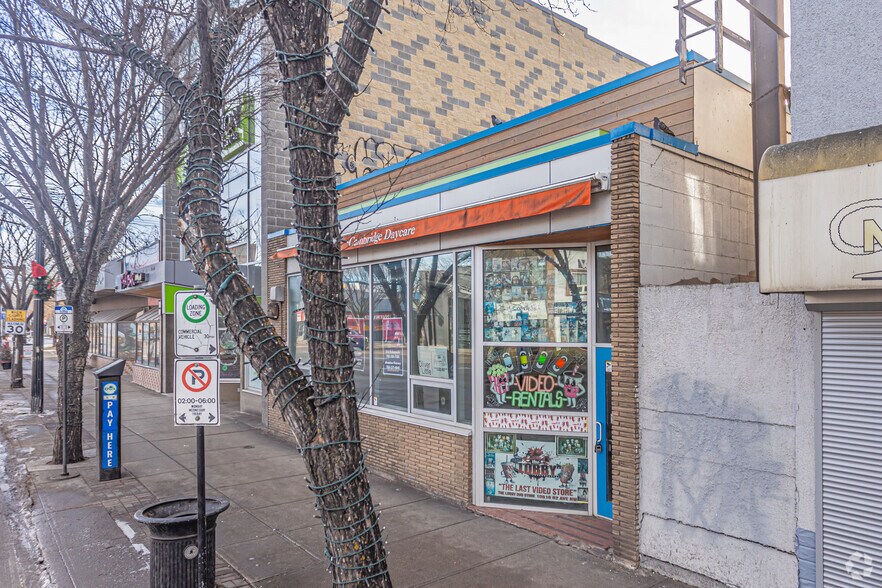 10815 82nd Ave NW, Edmonton, AB à louer - Photo de l’immeuble – Image 2 sur 6