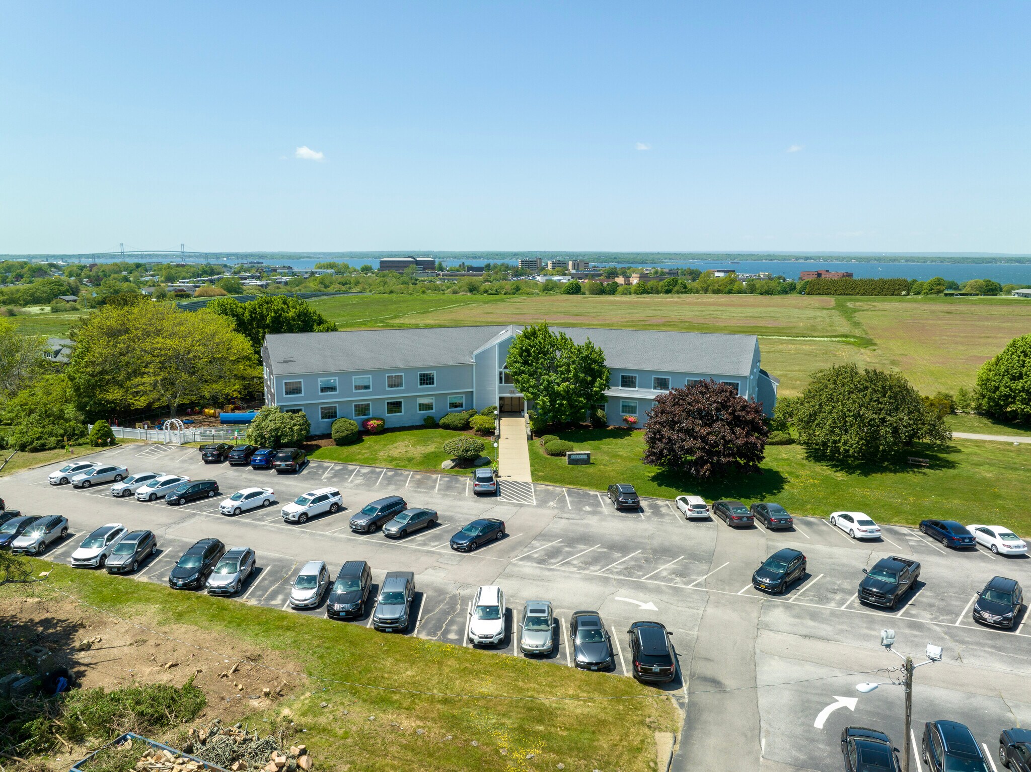 1272 W Main Rd, Middletown, RI à louer Photo de l’immeuble– Image 1 sur 23