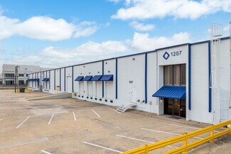 Plus de détails pour 1207 W Crosby Rd, Carrollton, TX - Industriel/Logistique à louer