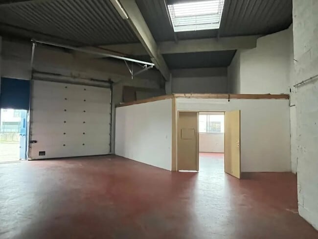 Plus de détails pour Local d’activités à vendre