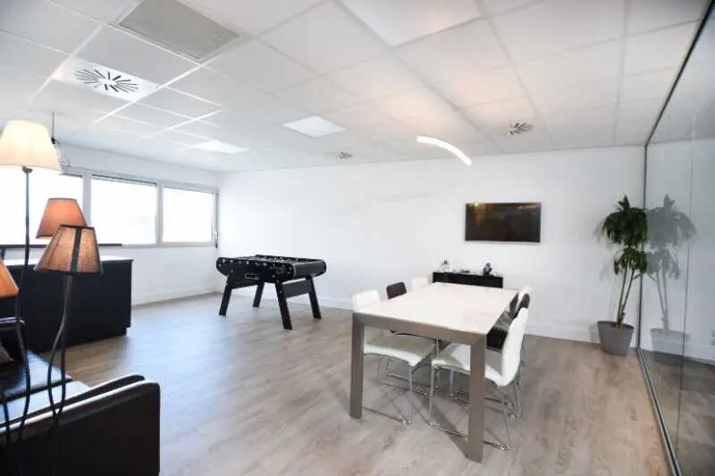 Bureau dans Bordeaux à louer - Photo de l’immeuble – Image 3 sur 3
