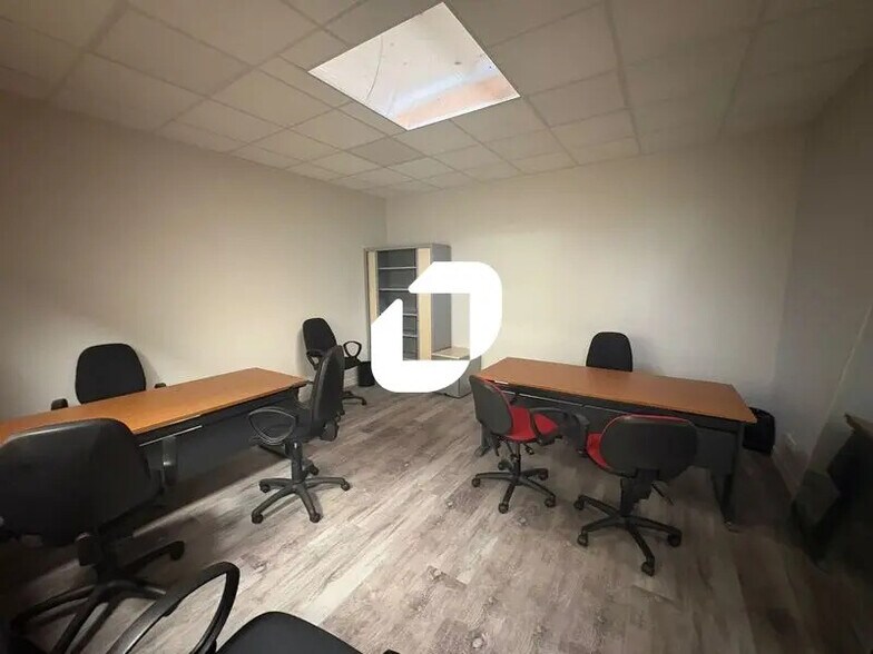 Local d’activités dans Mantes-la-Ville à louer - Photo intérieure – Image 2 sur 10