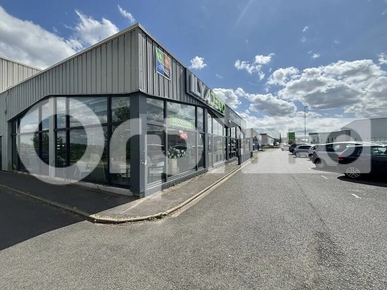 Local commercial dans Jaux à louer - Photo de l’immeuble – Image 2 sur 6