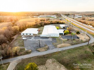 Plus de détails pour 218 Massengale Rd, Clarksville, AR - Industriel/Logistique à vendre