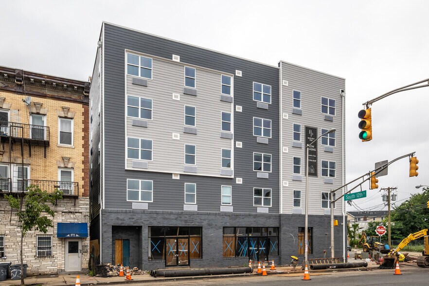 566 Springfield Ave, Newark, NJ à vendre - Photo de la construction – Image 2 sur 2