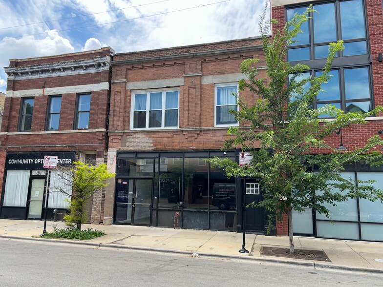 2882 N Milwaukee Ave, Chicago, IL à louer - Photo de l’immeuble – Image 3 sur 12