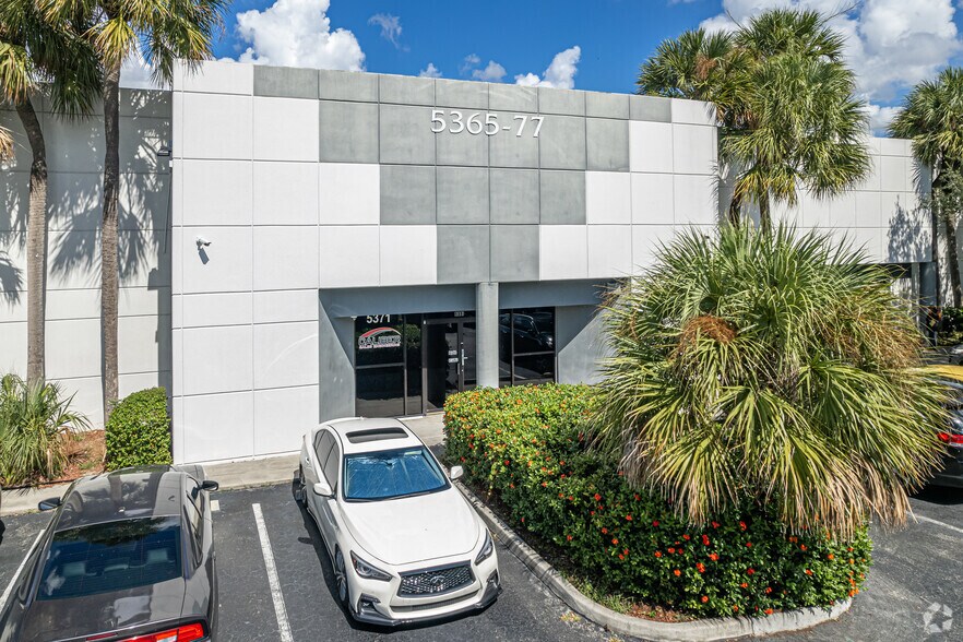 5365-5377 N Hiatus Rd, Sunrise, FL à louer - Photo de l’immeuble – Image 2 sur 15