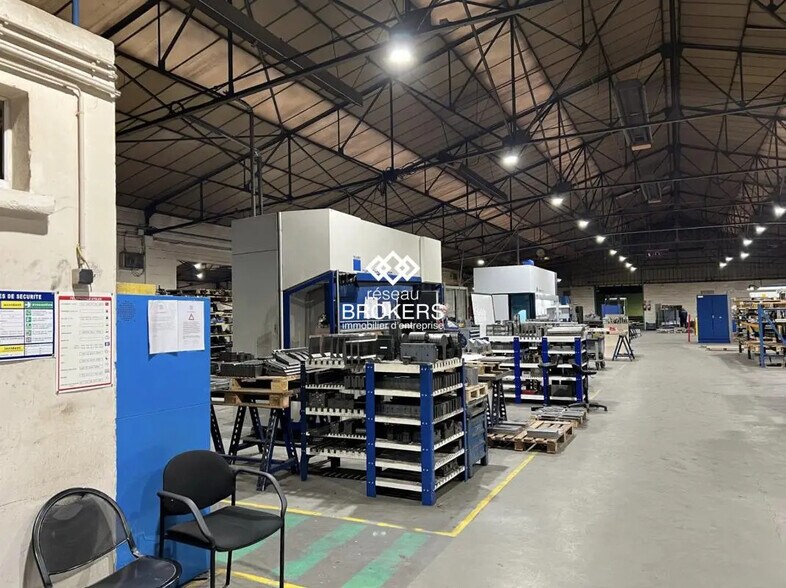 Industriel/Logistique dans Chantilly à vendre - Photo de l’immeuble – Image 2 sur 4