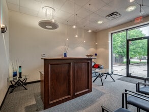 1308 Commerce Dr, Norman, OK à louer Photo de l’immeuble– Image 2 sur 32