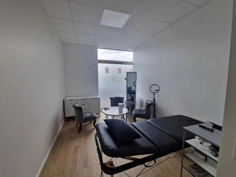 Bureau dans Carpiquet à louer - Photo de l’immeuble – Image 3 sur 3