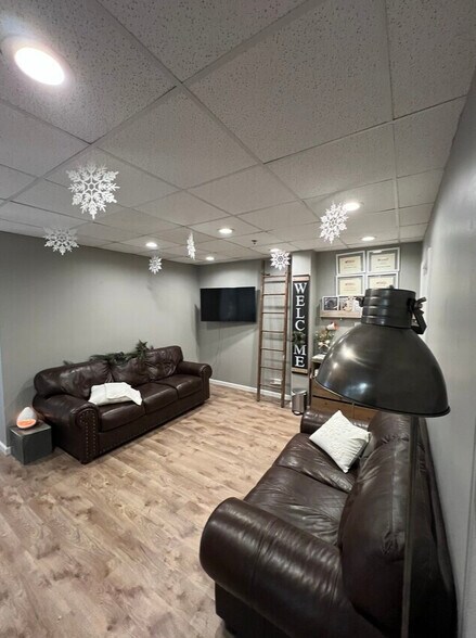 263 N York Rd, Elmhurst, IL à louer - Photo de l’immeuble – Image 3 sur 8