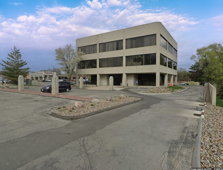 4515 Fleur Dr, Des Moines, IA à vendre - Photo principale – Image 1 sur 2