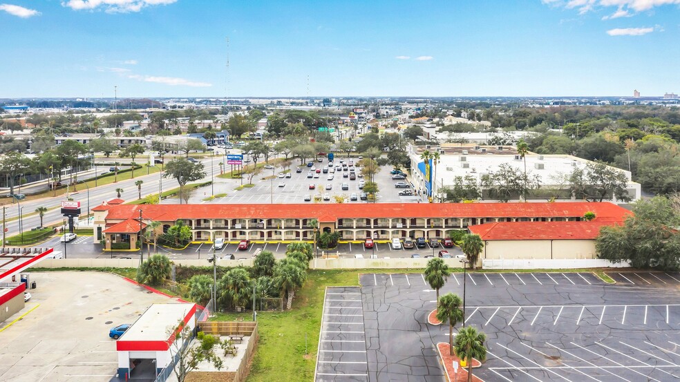 8296 S Orange Blossom Trl, Orlando, FL à vendre - Photo de l’immeuble – Image 3 sur 15