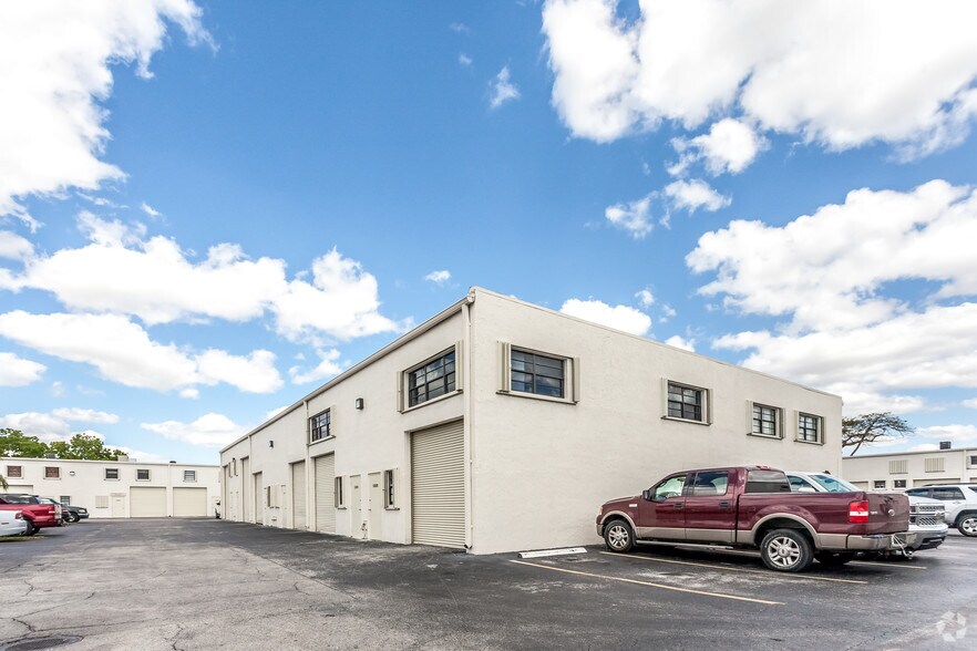 13879-13981 SW 140th St, Miami, FL à louer - Photo de l’immeuble – Image 2 sur 31