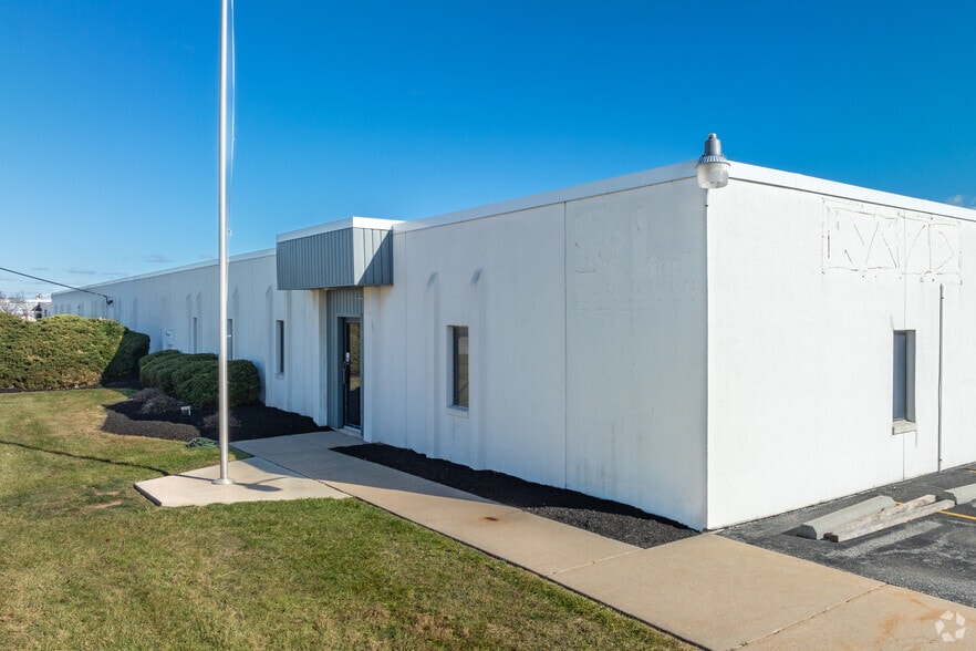 20 Willow Springs Cir, York, PA à vendre - Photo principale – Image 1 sur 76