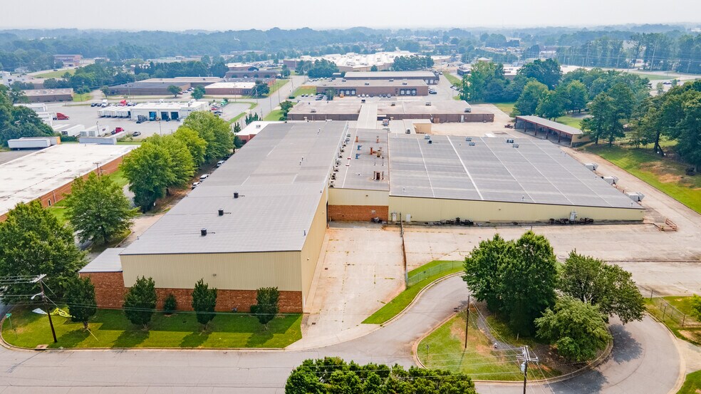315 Kettering Rd, High Point, NC à louer - Photo de l’immeuble – Image 3 sur 12
