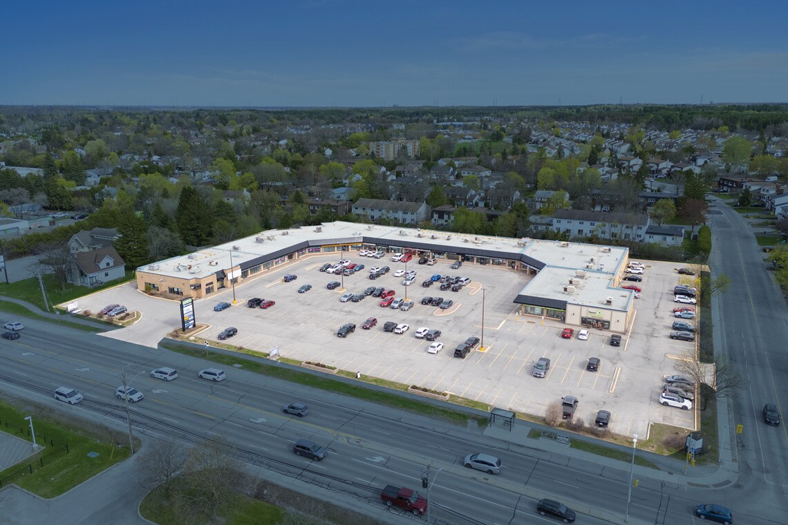 2190-2194 Robertson Rd, Ottawa, ON à vendre Photo de l’immeuble– Image 1 sur 25
