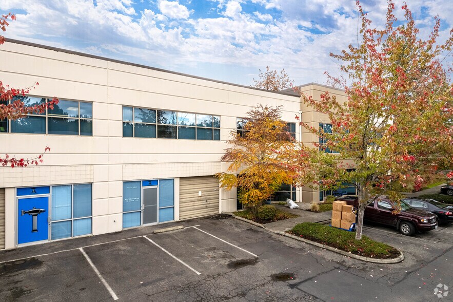 12015 115th Ave NE, Kirkland, WA à louer - Photo principale – Image 1 sur 4