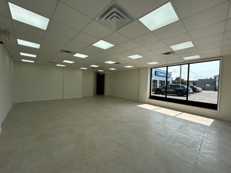 325 Sunrise Hwy, Lynbrook, NY à louer - Photo de l’immeuble – Image 3 sur 10