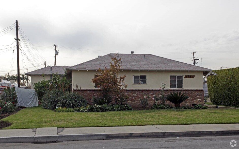 1914 2nd St, San Fernando, CA à vendre - Photo de l’immeuble – Image 3 sur 3