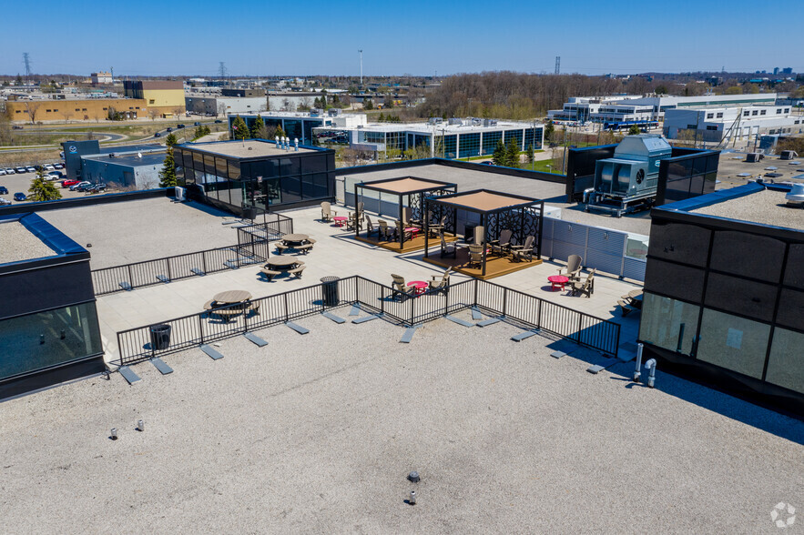 139 Northfield Dr W, Waterloo, ON à louer - Photo de l’immeuble – Image 2 sur 6