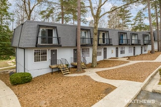Plus de détails pour 4690 Log Cabin Dr, Macon-Bibb, GA - Logement à vendre