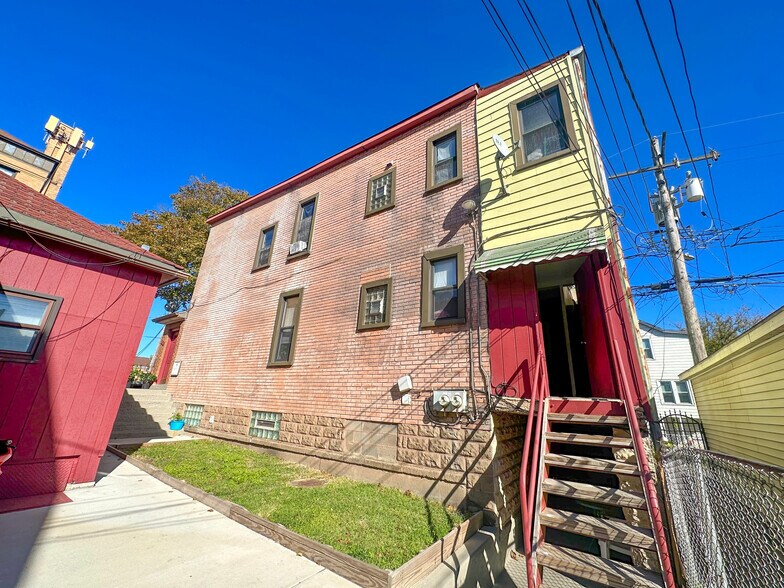 10401 S Ewing Ave, Chicago, IL à vendre - Photo de l’immeuble – Image 2 sur 13