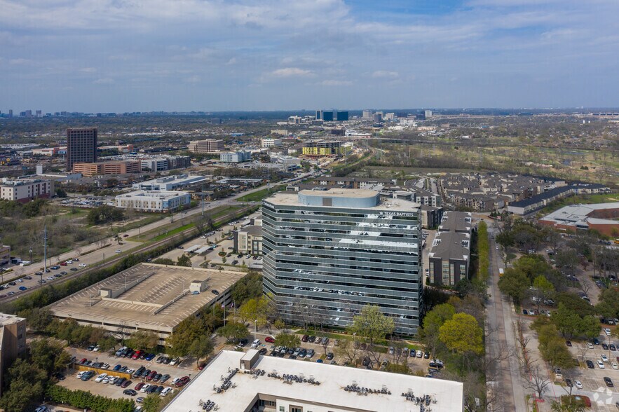 7557 Rambler Rd, Dallas, TX à louer - Photo de l’immeuble – Image 3 sur 38