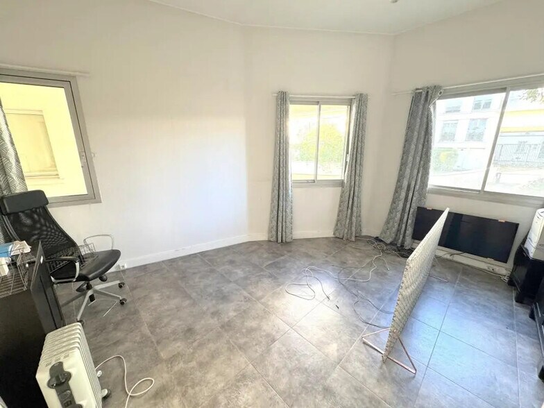 Bureau dans Versailles à vendre - Photo de l’immeuble – Image 2 sur 7