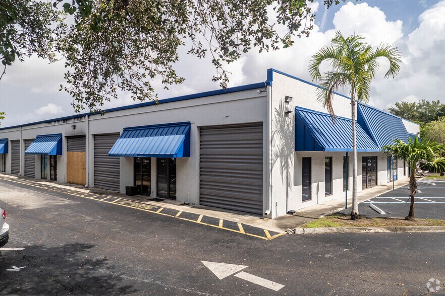 10101-10163 NW 46th St, Sunrise, FL à louer - Photo de l’immeuble – Image 2 sur 13