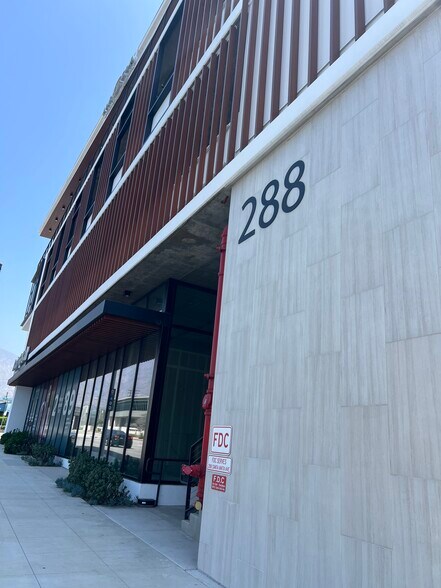 288 N Santa Anita Ave, Arcadia, CA à louer - Photo de l’immeuble – Image 3 sur 4