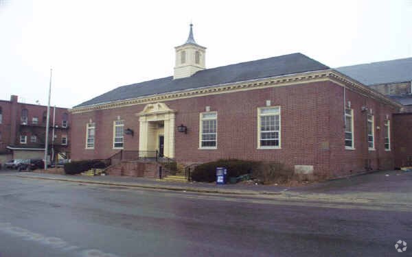 200 Union St, Clinton, MA à louer - Photo principale – Image 1 sur 9
