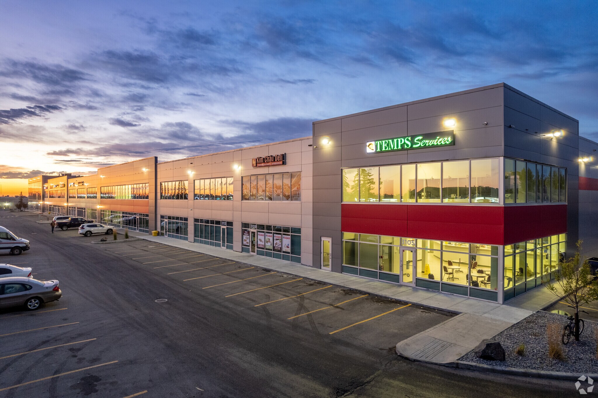 3105-3223 5 Ave NE, Calgary, AB à vendre Photo principale– Image 1 sur 17